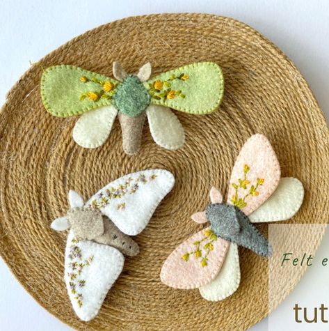 Butterfly Felt Ornament, Tiny Felt Animals, Small Embroidery Patterns, Cute Felt Crafts, Moth Ornament, Felt Moth, Cute Felt Animals, Felt Bugs, Felt Butterflies