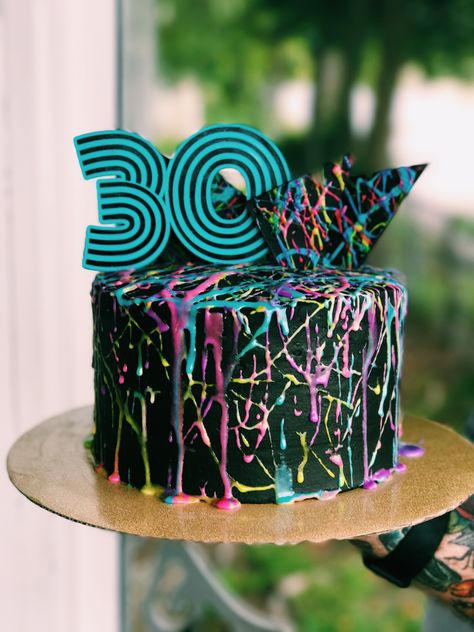 80s Food Ideas Themed Parties, 80s Theme Cake, 1980s Cake, 40th Birthday Cake For Women, 50th Birthday Cake For Women, 80s Birthday Parties, 30th Birthday Themes, 80 Birthday Cake, School Cake