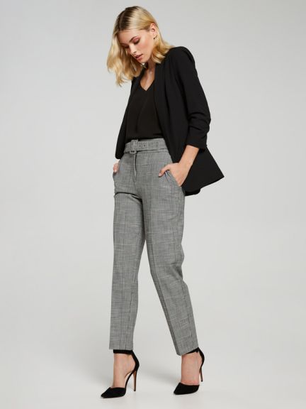 Grey Trousers Outfit Women, Caro Pants, Grey Pants Outfit, Black Blazer Outfit, Blazer Outfits For Women, Womens Clothing Fashion, Spring Work Outfits, Women's Blazers, Formal Casual