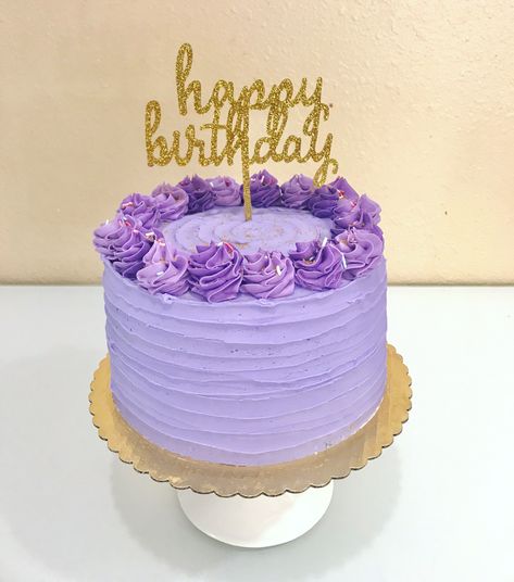 Made this simple cake with shades of purple. Glow Cake, Violet Cakes, Birthday Cake Design, Purple Cakes Birthday, Bts Cake, Small Birthday Cakes, Nursing Cake, White Birthday Cakes, Lavender Cake