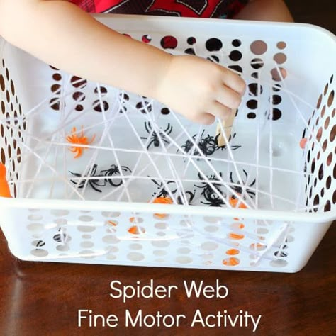 Preschool Halloween Party, Games Preschool, The Very Busy Spider, Spider Theme, Fine Motor Activity, Carte Halloween, Preschool Fine Motor, Halloween Preschool, Halloween Party Games