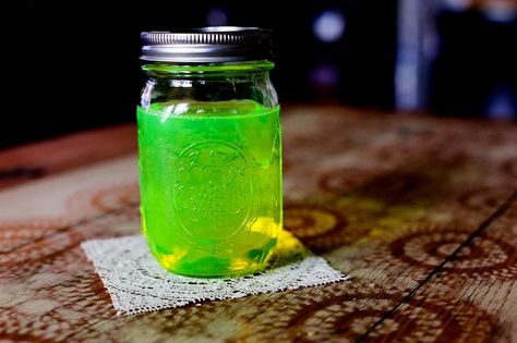 Ways to Make Jars That Glow (with Pictures) | eHow Homemade Glow Sticks, Fairy Glow Jars, Glow Stick Jars, Glowing Fairy, Jar Games, Glow Crafts, Glow Jars, Foaming Soap, Blacklight Party