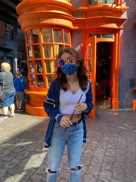 Universal Characters Outfit, Ravenclaw Outfit Universal Studios, Ravenclaw Outfit Summer, What To Wear To Universal Studios Outfit Ideas Harry Potter, Harry Potter Universal Studios Outfit, Harry Potter Studios London Outfit, Ravenclaw Summer Outfit, Harry Potter Park Outfit, Universal Studios Harry Potter Outfit