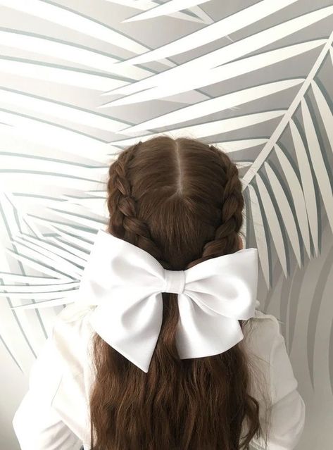 Hairstyles With White Bow, Outfit For Graduation, Evening Eye Makeup, Easy Hairstyles For Kids, Fashion Dream Job, Graduation Hairstyles, Bow Hairstyle, Long Pixie, Hair Up Styles