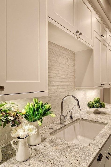 Countertop Ideas, Shaker Kitchen Cabinets, Pretty Kitchen, Backsplash Designs, New Kitchen Cabinets, Granite Countertops Kitchen, White Kitchen Design, Gorgeous Kitchens, Kitchen Tiles Backsplash