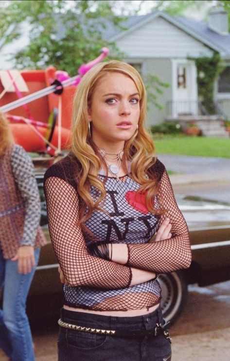 Lola Cep Outfits, 2000 Iconic Outfits, Lindsay Lohan 2000s Outfits, Lindsay Lohan Costume, Early 2000s Costumes, Lindsay Lohan 2000s Aesthetic, 90s Movie Outfits, 2000s Movie Outfits, 2000s Iconic Outfits