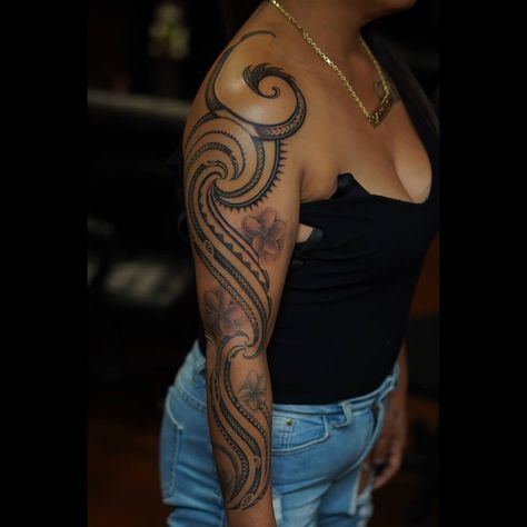 Samoan Sleeve Tattoo Women, Samoan Shoulder Tattoo For Women, Trible Tattoo Women Arm, Samoan Tattoo Women Arm, Tribe Tattoos For Women, Hawaiian Tribe Tattoo, Polynesian Tattoos Women Forearm, Micronesian Tattoos, Samoan Tattoo Women