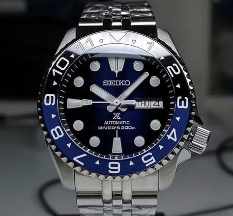 Seiko modding in 2020 is just getting better and better Blue Batman, Men Watches Classy, Men Watches Luxury, Seiko Skx007, Summer Watch, Seiko Skx, Watches Classy, Smart Watches For Men, Seiko Diver