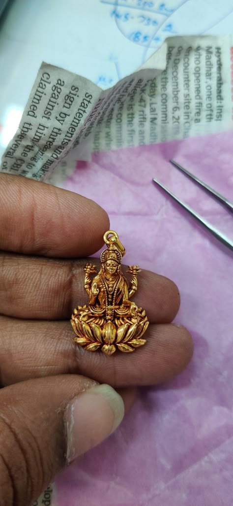 Lakshmi Devi Locket Gold Simple, God Pendants Gold, Lakshmi Pendant Gold Chain, Lakshmi Devi Dollar Gold, Temple Jewellery Earrings Gold, Molathadu Designs Gold For Women, Gold Jewelry Simple Necklace Pendants, God Lockets In Gold, God Pendent Gold