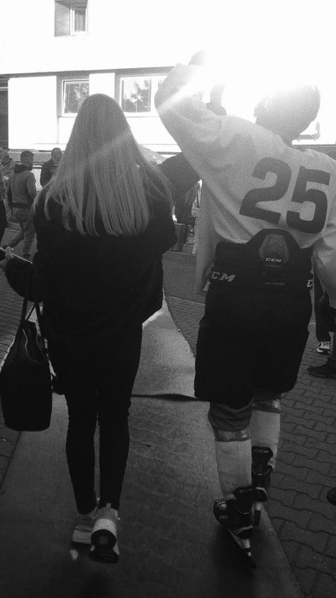 Ice Hockey Relationship Goals, Hockey Couple Aesthetic, Hockey Boyfriend Aesthetic, Hockey Relationship, Hockey Couple Goals, Hockey Couples, Hockey Couple, Hockey Bf, Hockey Boyfriend