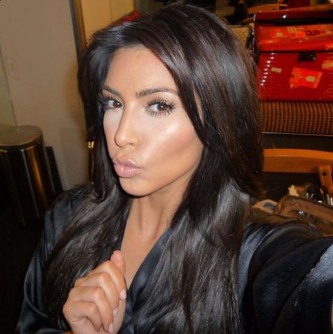 kim kardashion Kim K With Bangs, Kim Kardashian Old Pics, Kim Kardashian Rare Icons, Kim K Selfies 2000s, Kim K Old Selfies, Kim Kardashian 2000's, Kim K Makeup, Kim Kardashian Meme, Kim Kardashian Face Meme