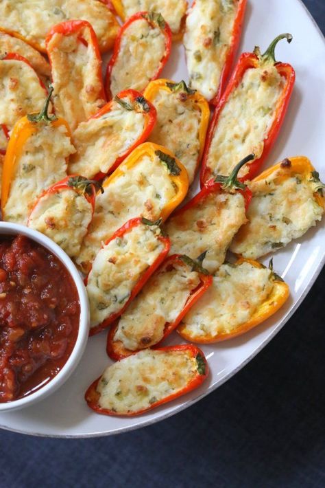 Cheese Stuffed Sweet Peppers, Mini Peppers Recipes, New Years Appetizers, Cheesy Appetizer, Fancy Appetizers, Mini Sweet Peppers, Make Ahead Appetizers, Hot Appetizers, Appetizers For A Crowd