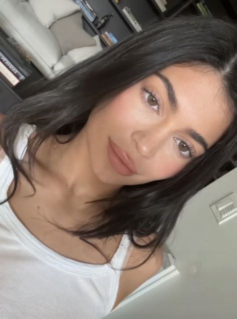 Stylizacje Kylie Jenner, Kylie Jenner Makeup Look, Room Decor Winter, Outfit Stockholm, Kylie Jenner Icons, Academia Bedroom, University Outfits, Outfits Back To School, Looks Kylie Jenner