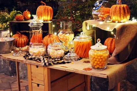 Fall inspired Candy Bar, beautiful for October weddings. Fall Candy Table Ideas, Candy Station Wedding, Fall Wedding Tablescapes, October Weddings, Pumpkin Theme Baby Shower, Wedding Foods, Autumn Wedding Food, Olive Green Weddings, Fall Wedding Color Schemes