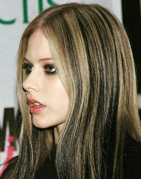 Avril Lavigne, Straight Hair, Blonde Hair, Long Hair, A Woman, Lips, Blonde, Red, Hair