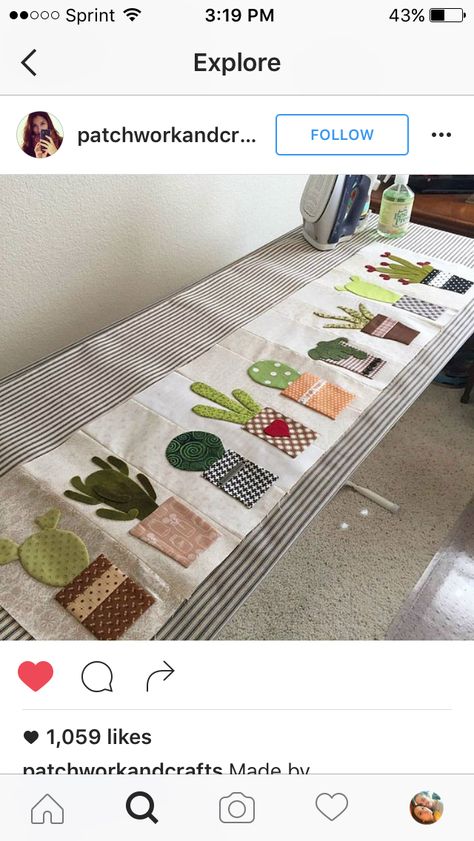 Cute Patchwork Table Runner, Quilting Designs Patterns, Table Quilts, Applique Quilting, Patchwork Quilt Patterns, Pola Sulam, Table Runner And Placemats, Quilted Table Runners, Wall Quilts