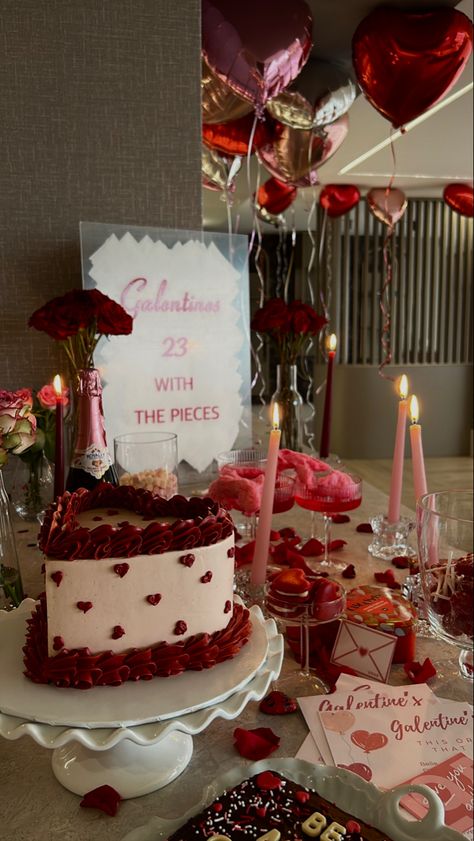 Valentines Day Party Food Dinner, Gal Valentines Day, Galentines Party Cake Ideas, Valentines Day Vibes, Galentines Inspo Aesthetic, Valentine’s Day Party Aesthetic, Galentines Aesthetic Party, Galtines Party Ideas, Galentines Day Aesthetic