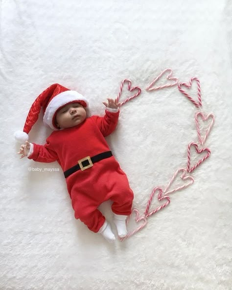 Holiday Baby Pictures, Newborn Christmas Pictures, Baby Christmas Photography, Newborn Christmas Photos, Christmas Baby Pictures, Baby Milestones Pictures, Baby Christmas Photos, Monthly Baby Pictures, Kind Photo