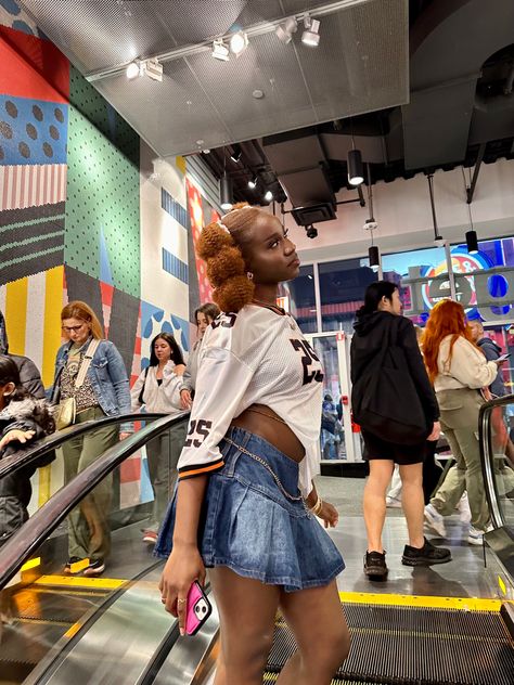 #mall #aesthetic #jerseyoutfit #blokette #blackgirl Mall Escalator Aesthetic, Mall Date Outfit, Escalator Aesthetic, Mall Escalator, Mall Date, 90s Photoshoot, Mall Aesthetic, Woman Shopping, Date Outfit