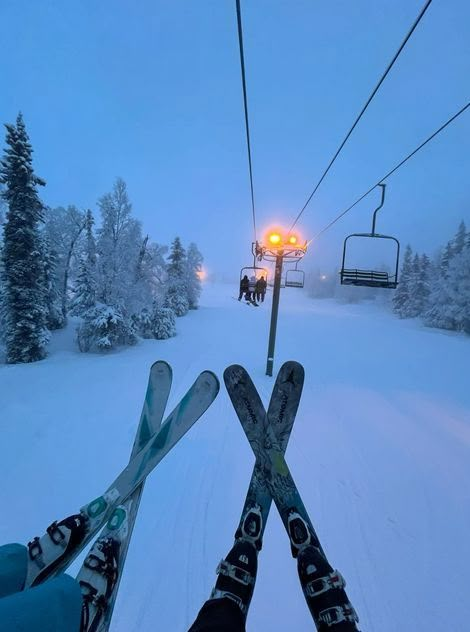 Snowy Season Aesthetic, 2025 Vision Board Skiing, Ski Trip Vision Board, Winter Ski Trip Aesthetic, Ski Winter Aesthetic, Ski Pics To Recreate, Skiing Asthetic Picture, Winter Wallpaper Skiing, Snow Ski Aesthetic