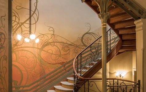 Guided tour of the Tassel House - Brusselslife Cottagecore Interior, Art Nouveau Arquitectura, Art Nouveau Lighting, Architecture Art Nouveau, Art Nouveau Interior, Art Periods, Art Nouveau Decor, Art Nouveau Architecture, Antoni Gaudi