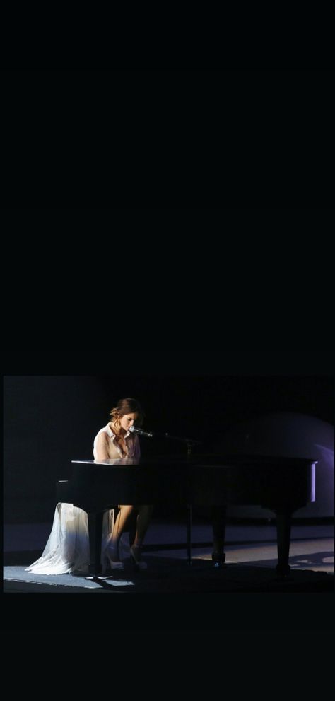 Piano Concert Aesthetic, Selena Gomez Lockscreen, Live Aesthetic, Yo Momma, Woman Singing, Dream Vision Board, Concert Aesthetic, End Of An Era, Playing Piano