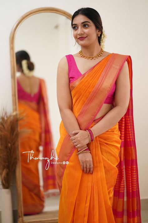 Saree With Contrast Blouse, Kerala Saree Blouse Designs, Handloom Cotton Saree, Cotton Saree Blouse Designs, Saree Wearing Styles, Bridal Sarees South Indian, Simple Saree Designs, New Saree Blouse Designs, Fashionable Saree Blouse Designs