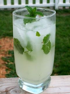 Mojito - must try this summer Mojito Drink, Dinner Club, Liquor Drinks, Mojito Recipe, Bourbon Cocktails, Alcohol Drink Recipes, Drinks Alcohol Recipes, Alcohol Recipes, Smoothie Drinks