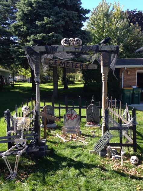 Spooky Halloween Yard Ideas, Diy Sitting Halloween Prop, Cementary Decoration Ideas For Halloween, Cemetery Yard Decorations, Outside Halloween Decorations Scary, Diy Mausoleum Halloween Prop, Yard Graveyard, Spooky Diy Outdoor Halloween Decor, Halloween Diy Cemetery