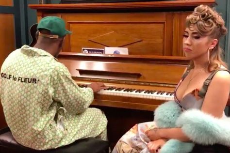 .tylerthecreator and KALIUCHIS play acoustic version of "See You Again" https://t.co/QHpUYtNRaQ https://t.co/s2XyibH8LH   XXL Magazine ( Tyler And Kali, Loner Kali Uchis, Tyler The Creator Songs, Roy Ayers, Bootsy Collins, School Book Covers, Mother Kali, Boy Cut, Flower Boy