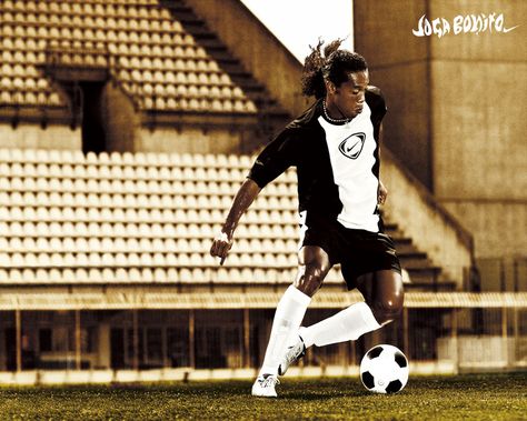 R10 Joga Bontio Nike 77, Football Ads, Soccer Ideas, Soccer Images, Old Nikes, Hard Photo, Football Players Images, Best Football Players, Football Images