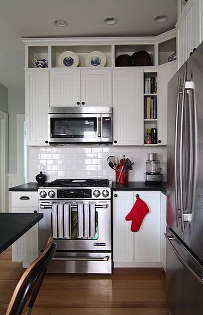 Are you looking to upgrade the basic builder grade cabinets in your kitchen? Here are 13 upgrades you can do without replacing your cabinets completely. #How-To, #Kitchen, #storage, #DIY, #hack, #upgrade, #organization Kitchen Soffit, Cabinets To Ceiling, Above Kitchen Cabinets, Diy Kitchen Renovation, Smitten Kitchen, Kitchen Upgrades, Simple Kitchen, Upper Cabinets, Kitchen Redo