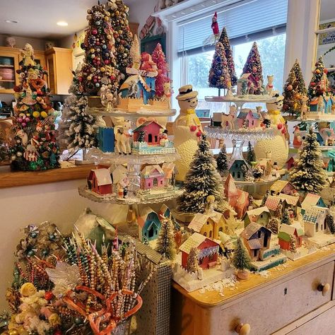 Putz Village Display, Putz Village, Village Display, Craft Display, Putz Houses, Christmas Tree Shop, Christmas Things, Christmas Village, Christmas Inspiration