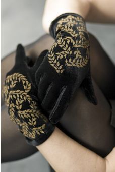 Gloves Aesthetic, Fancy Gloves, Maharashtrian Jewellery, Velvet Gloves, Velvet Glove, Fashion Gloves, Gloves Fashion, Jewellery Necklaces, Vintage Gloves