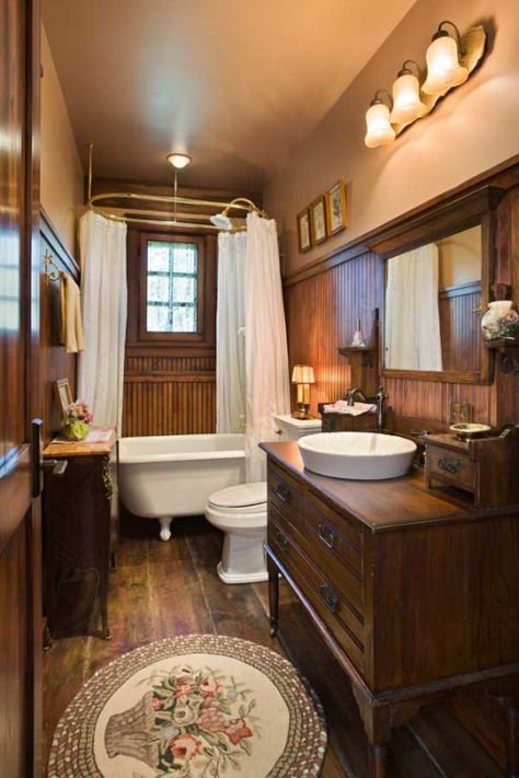 New Bathroom Designs, Primitive Bathrooms, Small Tub, Cabin Bathrooms, Rustic Bathroom Designs, Rustic Bathroom Decor, Rustic Bathrooms, Timber House, Diy Bathroom Decor