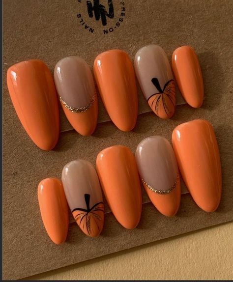 Simple Fall Nails, Nagellack Trends, Halloween Acrylic Nails, Cute Halloween Nails, Fall Gel Nails, Cute Simple Nails, Pumpkin Nails, Cute Nails For Fall, Thanksgiving Nails