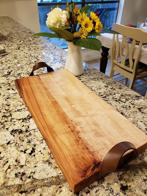 Plywood Charcuterie Board, Diy Charcuterie Board Pattern, Handles For Charcuterie Board, Diy Boards For Charcuterie, Making Charcuterie Board Wood, Rustic Charcuterie Board Ideas, Charcuterie Wood Board Ideas, Charcuterie Board Plans, Wood Charcuterie Board Design Ideas