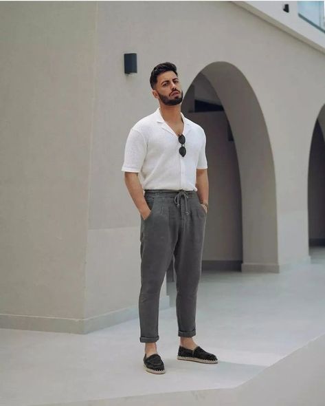 Indian Men Fashion Casual Outfits, Stadium Wallpaper, Loose Pants Outfit, Black Male Models, Wedding Dresses Men Indian, Boys Dps, Minimalist Fashion Men, Indian Men, Casual Dressing