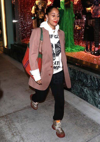 How To Wear Sweatpants Fashionably, Celebrity Winter Outfits, Tracee Ellis Ross Style, Hiking Boots Outfit, Celebrity Shoes, Tracee Ellis Ross, Winter Outfit Ideas, Casino Outfit, Hoodie Outfit