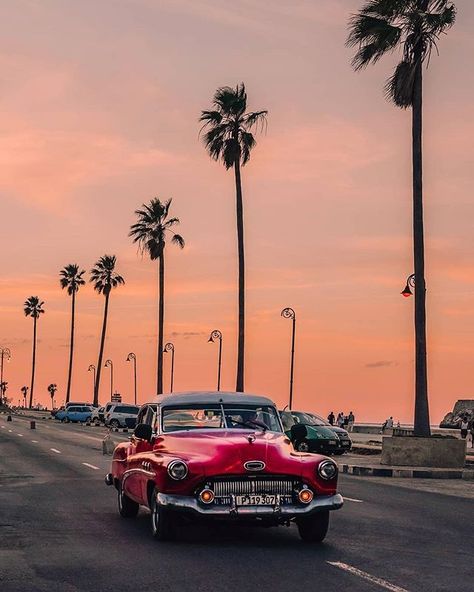 Куба Cuban Cars, Cuba Cars, Cuba Photos, Cuban Art, Cuba Travel, Havana Cuba, Vintage Race Car, Sunset Wallpaper, Classic Cars Vintage