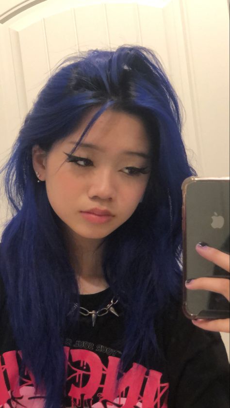 Dark Blue Hair Styles, Dark Blue Hair Dye On Brown Hair, Blue Hair On Tan Skin, Dark Blue Hair Tan Skin, Blue Hair On Asian, Midnight Blue Hair Short, Blue Hair Wolf Cut, Blue Hair Tan Skin, Dark Indigo Hair