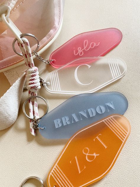 These back to school bag tags are the perfect addition to all backpacks and lunchboxes. A great way to differentiate between matching bags & give your kids a fun and cool tag they will love! Personalize with font and image of choice. + SIZE: 3.5 x 1.5 (not including keychain attachment)+ PERSONALIZATION: Please provide name & font chosen+ CARE: Please note all items are delicate - the best way to keep tags from breaking is placing them on a part of the bag that is not usually being pulled.Please Diy Lunchbox, Kids Backpack Tags, Back To School Bag, Personalized Bag Tags, Diy Back To School, Back To School Bags, Name Keychain, School Labels, Back To School Backpacks