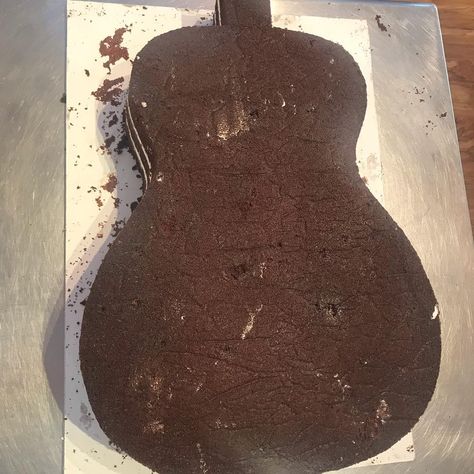 Sin on Instagram: “🚨👉SWIPE!👉🚨. Here’s the step by step process of creating a guitar cake!  Looks pretty simple, right!? WRONG!  This cake was certainly…” Baby Shower Cake Designs, Film Cake, Satin Ice Fondant, Guitar Cake, Rock N Roll Party, Chef Club, Bonnie Raitt, Special Cakes, Special Cake