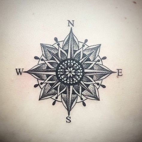 Sextant Tattoo, Tattoo Pequeños Mujer, Tattoo Daruma, Mandala Compass Tattoo, Mandala Compass, Compass Rose Tattoo, Compass Tattoo Design, Tattoos Mandala, Dotwork Tattoo