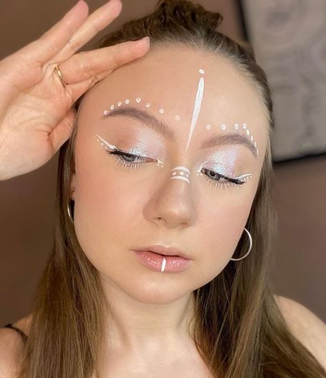 Shine Me White Eyeliner Makeup Looks White Party Makeup Ideas, White Eyeliner Makeup Looks, White Smokey Eye, White Eyeliner Ideas, Eyeliner Makeup Looks, White Eyeliner Looks, White Eye Makeup, White Eyeliner Makeup, White Eyeliner Pencil