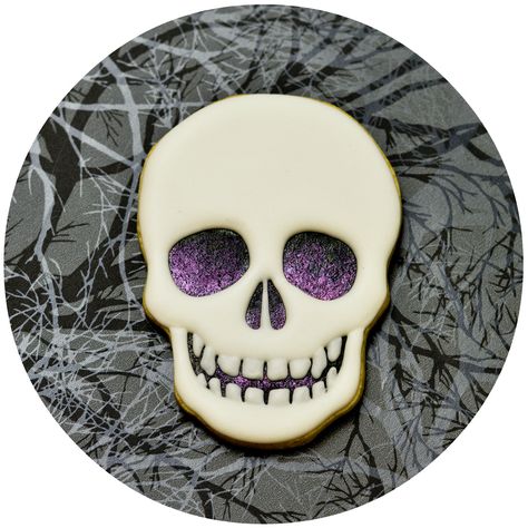 Day of the Dead Sugar Skulls | Skull sugar cookies for a uni… | Flickr Skull Cookie Decorating, Spooky Sweets, Skull Cookie, Galletas Halloween, Halloween Sugar Cookies Decorated, Dessert Halloween, Skull Cookies, Cookies Halloween, Cookie Decorations