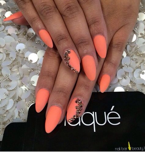 Matte coral, rose gold Swarovski nails Camping Nails, Peach Nails, Manicure Gel, Swarovski Nails, Super Nails, Hot Nails, Girls Nails, Fabulous Nails, Creative Nails