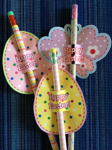 Easter Prizes, Easter Village, Easter Favors, Easter Breakfast, Idee Cricut, Pencil Gift, Crafts Easter, Easy Easter Crafts, Scouts Crafts