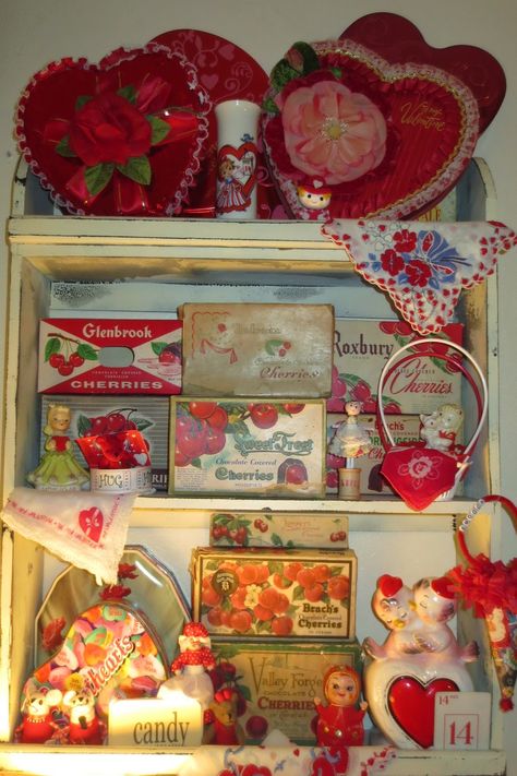 Vintage cherry boxes for Valentine's Day Valentines Ideas For Him, Vintage Valentine Crafts, Vintage Valentines Decorations, Valentine's Day Decorations, Valentines Inspiration, Diy Valentines Decorations, Love Day, Valentines Decorations, Vintage Valentine Cards