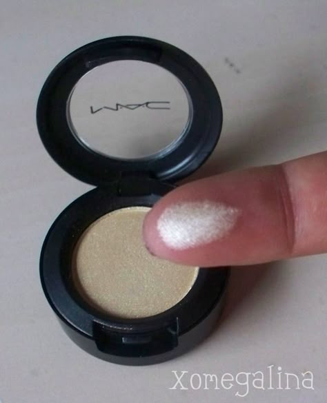 MAC-Nylon - best browbone highlighter Makeup Tip, Mac Makeup, Kiss Makeup, Halloween Make, Beauty Stuff, Make Me Up, Love Makeup, All Things Beauty, Nails Makeup